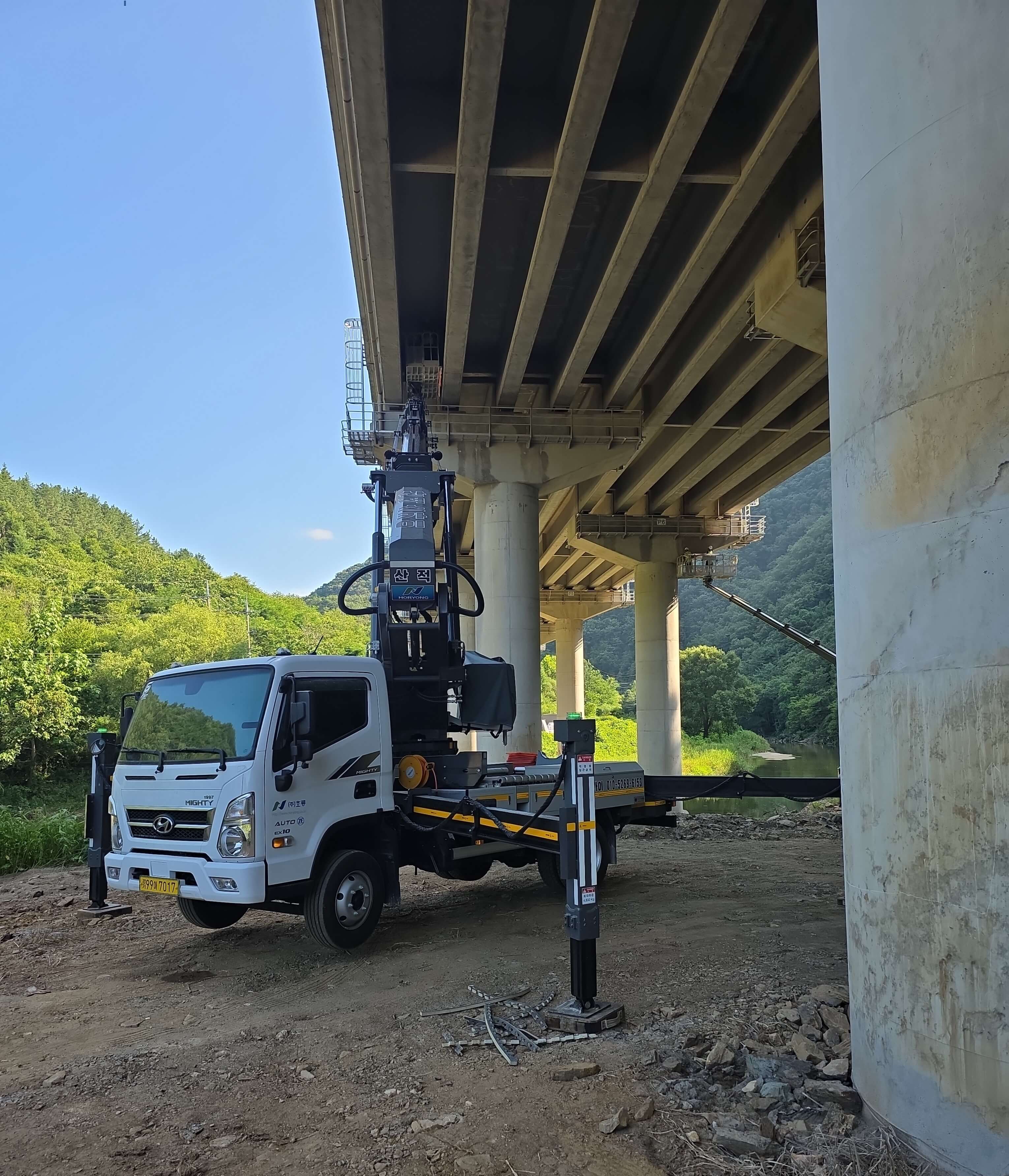 교량 하부 점검